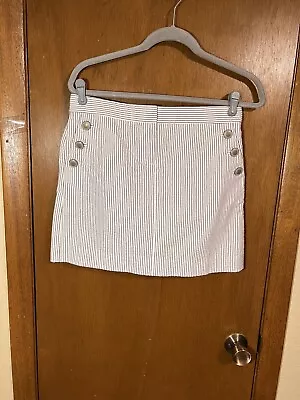 J CREW Seersucker Grey & White Striped Skirt Size 4 Button Accents Pockets Short • $14.99