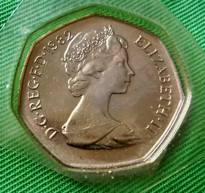 1982 UK BRITANNIA OLD LARGE  50p FIFTY PENCE COIN  - UNC - • £1