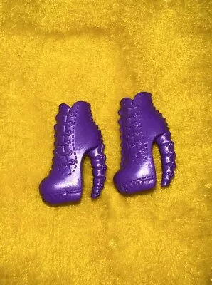 Monster High Doll Clawdeen Wolf Freaky Field Trip Purple Spine Bone Shoes EUC • $10.99