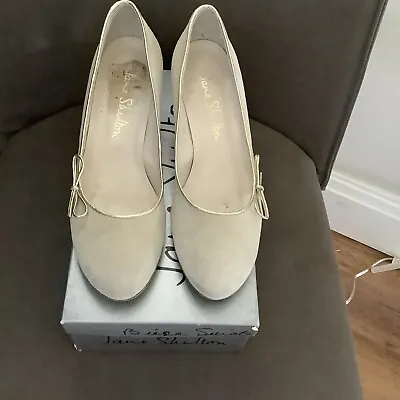 Jane Shilton Beige Jeeves Suede Shoes With Gold Coloured Bow Detail. Size 5/38 • £8