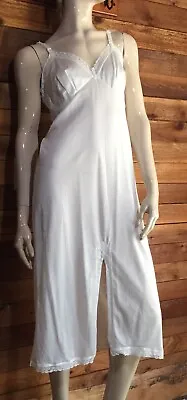 Vintage Julius Corn Ivory Size 38 Full Slip    #10124 • $12.95