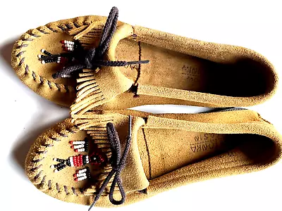 Minnetonka Moccasins Womens 9 Buckskin Suede Leather Beaded Thunderbird Fringed • $29.95