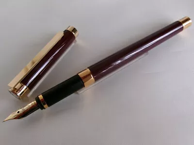 Montblanc Noblesse Fountain Pen Purple (Dark Red) GT 18K Nib • $219.99