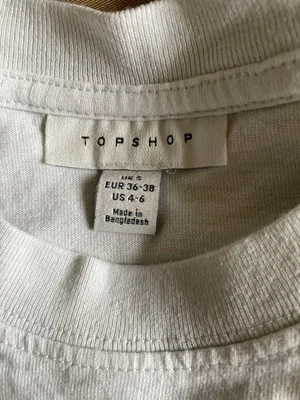 £4 • Buy Top Shop White Tee Shirt Cropped Wide Size Small