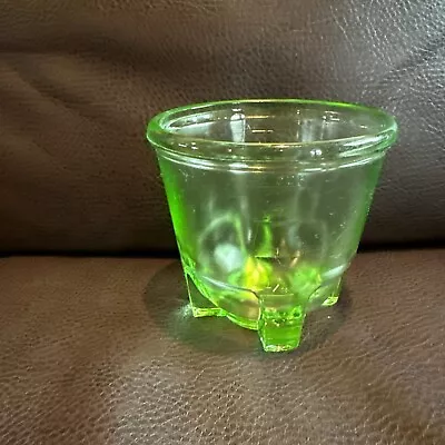 Vintage GREEN VASELINE GLASS FOOTED MEASURING BOWL DISH 2 CUP • $20