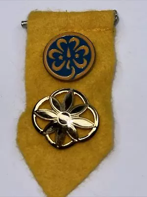 VTG Girl Scouts Pin Yellow Felt Badge Set Of 2 Gold Tone Daisy BLue YEllow • $12.99