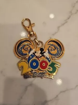 WDW - 2005 Collection - Lanyard Medal - Mickey Mouse Disney Keychain  • $9.88