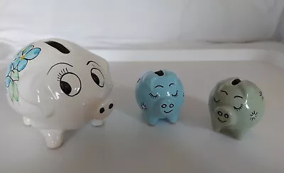 THREE VINTAGE HOLKHAM POTTERY PIGGY BANK MONEY BOXES One 9cm  Tall  2 X 5cm Tall • £29.99