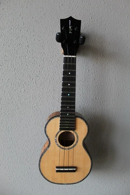$3295 • Buy Brand New Kamaka HF-1 D2S Spruce Top Deluxe Soprano Hawaiian Ukulele - Koa Wood