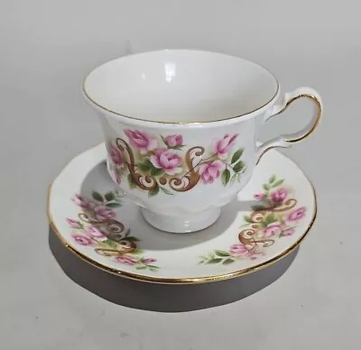 #19- Vintage Queen Anne Bone China England Teacup & Saucer Floral Gold Gilt Trim • $19.77