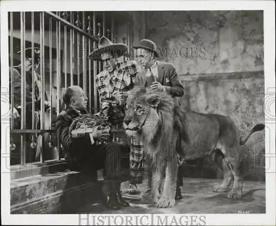 1946 Press Photo Harold Lloyd & Co-Stars In  The Sin Of Harold Diddlebock  Film • $24.88