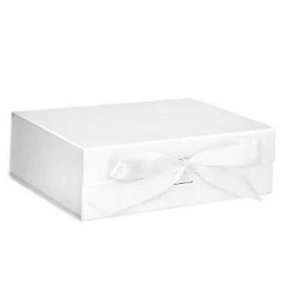  Closure Lid Gift Box Magnetic Closure Collapsible Gift Box Color: White 1 • $17.05