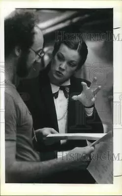 1980 Press Photo Berna Danielson Confers With Technician Prior To Fashion Show • $19.99