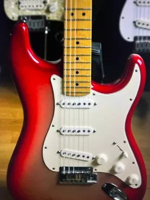 Fender Deluxe Stratocaster USA.                             • $831