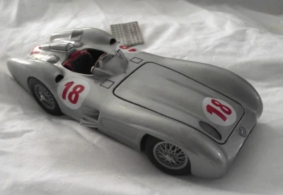 £50 • Buy Franklin Mint 1/24 Scale 18323L - 1954 Mercedes Benz W 196 R Race Car - Silver