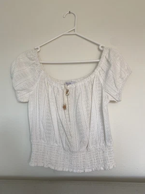 $13 • Buy Bershka White Detailed Top Size M