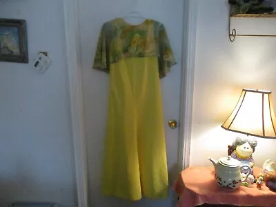 Vintage Gown 1970's Yellow W/ Chiffon Cape • $20