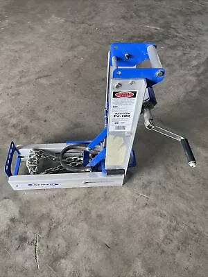 Werner PJ-100 - Aluminum Pump Jack   • $250