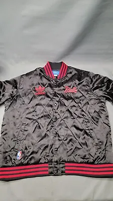 Size 2XL Adidas NBA 3 Stripe Chicago Bulls Black / Red Quilted Satin Jacket • $51.75