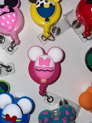 Badge Reel Pull Retractable ID Holder Disney Daisy Duck • £4.49