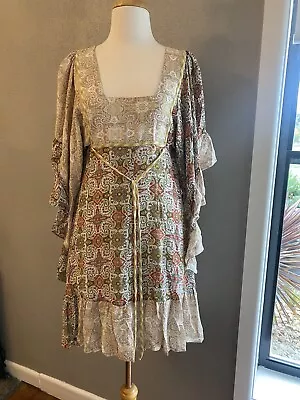 Size 8 Women's  Tigerlily  Gorgeous Dress. Great Condition. Bargain Price. • $30