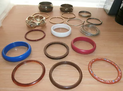 Lot Of Vintage Bracelets Bangels Plastic Metal  • $20