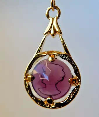 Vintage Avon Purple Amethyst Glass Intaglio Cameo Gold Tone Necklace • $12.95