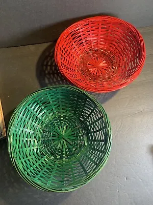 2 Vtg Red Green Christmas Bread Basket~Wicker~Round~Holiday Treats~Display 8 In • $17.99