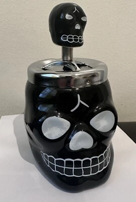 £8.95 • Buy Skull Ashtray