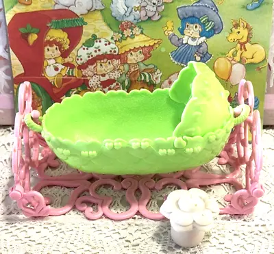 VINTAGE 1980s STRAWBERRY SHORTCAKE BERRY BABY BASSINET AND BOTTLE • $38.25