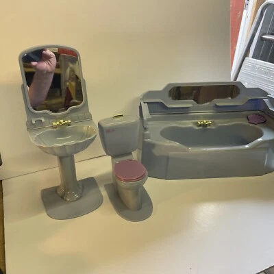 £12 • Buy Vintage Sindy  1970's Bathroom Furniture Etc (CG29/31)