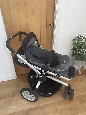 Quinny Buzz Buggy And Carry Cot • £135