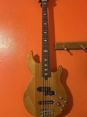 YAMAHA 5 String  Bass BB615 • $500