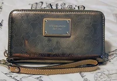 Michael Kors Nickel Finish New With Tags Large Coin/Phone Case/ Wrist Wallet   • $49.95