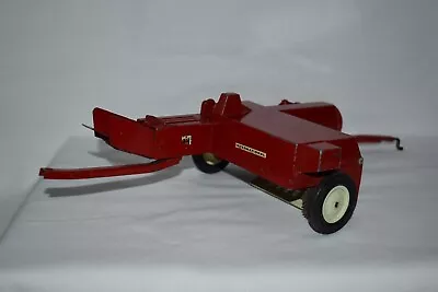 Ertl 1:16 International Harvester Hay Baler • $26.99