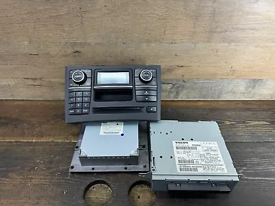 Volvo Xc90 Stereo Radio Cd Am/fm Head Unit & 6cd Changer 30752420/30775676 Ab • $199.12