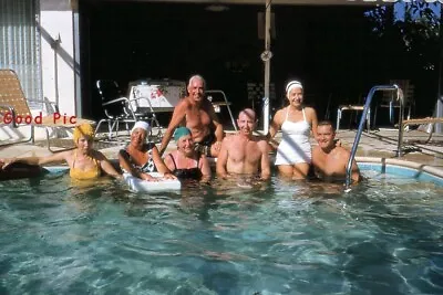 #L9 -g Vintage Amateur 35mm Slide Photo- People In A Swimming Pool - 1985 • $5.50