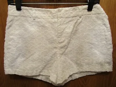 Womens Elle Embroidered White Flowers Short Shorts Size 4 Waist Flat 16  • $9.95