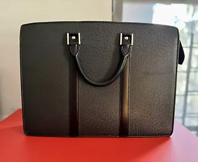 Authentic LOUIS VUITTON Porte Documents Lozan Briefcase Taiga • $220