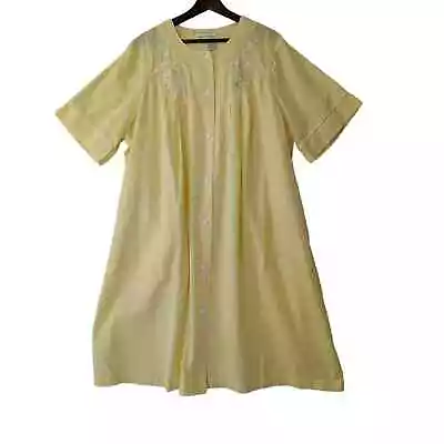 Miss Elaine Woman Size 2X Yellow Seersucker Robe Embroidered Pockets Front Snap • $29.99