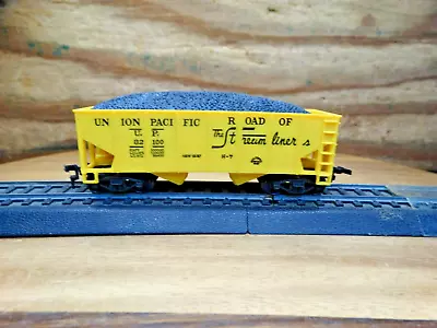 Life-Like HO Scale Union Pacific U.P. 32100 Hopper With Coal Load • $15