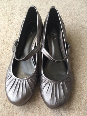 £9.99 • Buy M&S Footglove Metallic Kitten Heel Shoe, Size 7.5 NEW