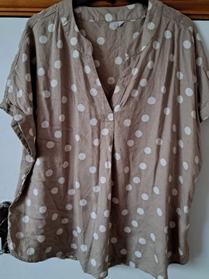 £1.99 • Buy Size 14 Beige White Polka Dot T Shirt Top
