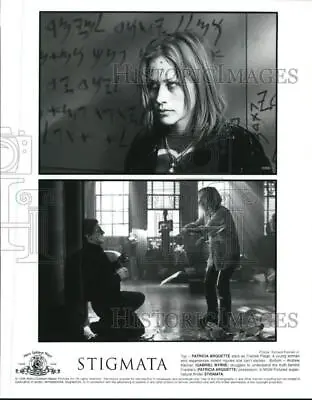 1999 Press Photo Patricia Arquette And Gabriel Byrne Star In  Stigmata  • $19.99