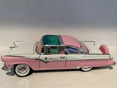 Road Signature 1:18 Pink 1955 Ford Fairlane Crown Victoria • $31