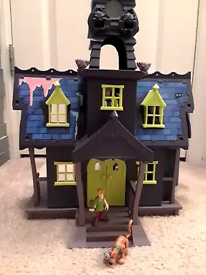 Scooby-Doo  MYSTERY MANSION Playset W/ Shaggy & Scooby Used COMPLETE • $112.85