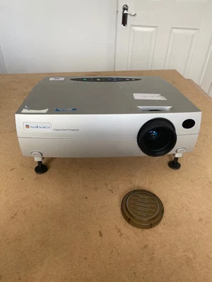 £25.46 • Buy Sahara AV-2100 Digital Zoom VGA Projector - Tested 