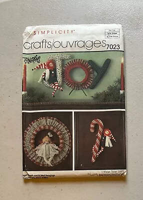 Simplicity Pattern #7023 Angel Wreath Elf Wall Hanging • $8.70