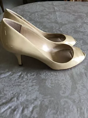 VC Signature Veto Cuoio Peep Toe Heels Shoes Size 9B • $60