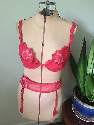 Malizia La Perla Italy Red Floral Bra & Garter Belt Set 36C • $45